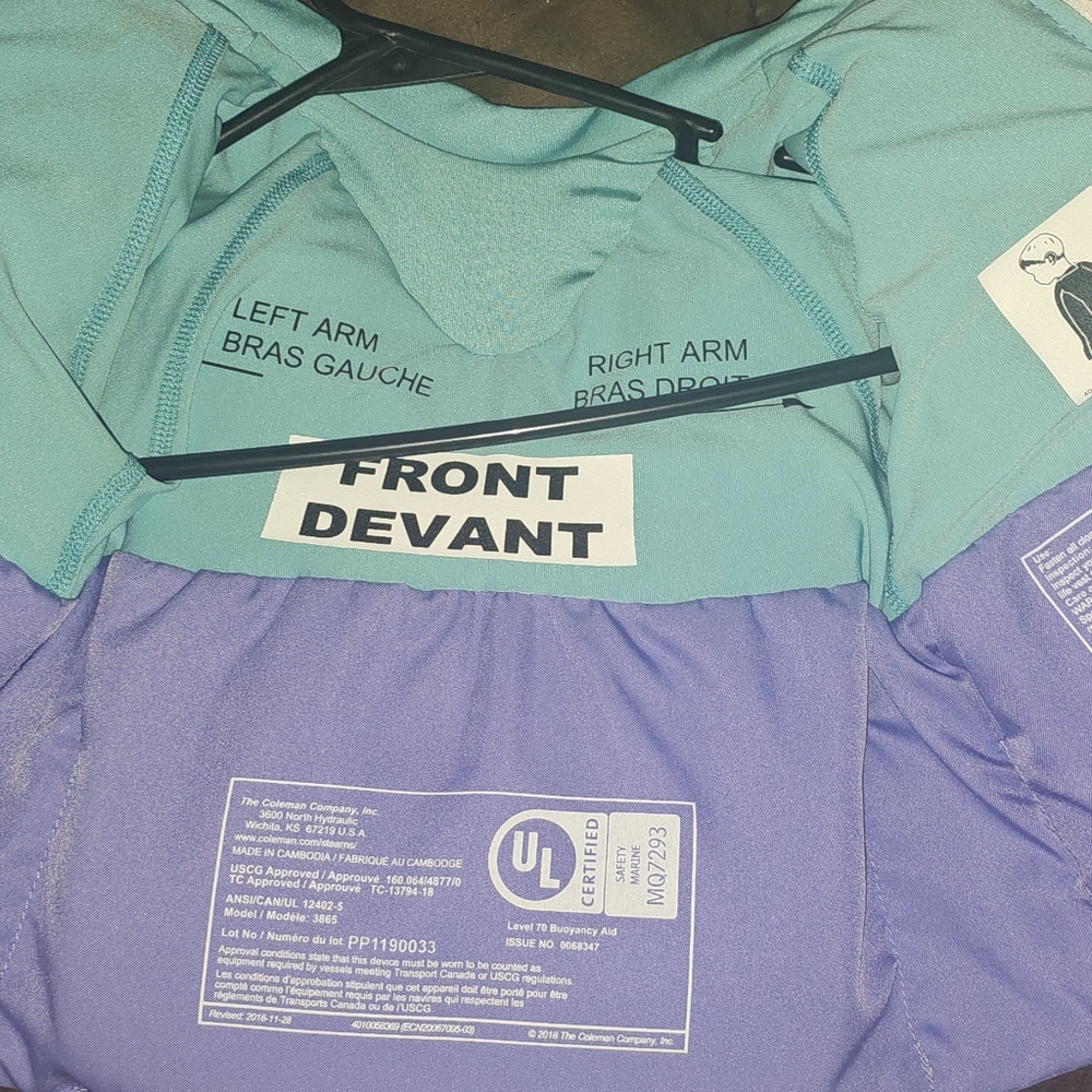 Life jacket - Picture 3 of 6